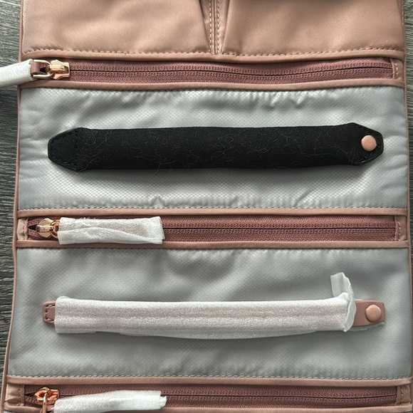 NWT Tumi Eliza Jewelry Travel Roll Bag with Gold Hardware - Picture 4 of 7